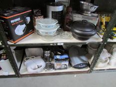 2 shelves of kitchen ware