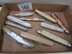A mixed lot of penknives