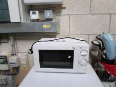 A microwave oven