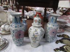 A pair of vases (1 chipped), a lidded vase and 2 other vases