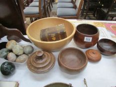 A mixed lot including wooden bowls,