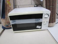 A microwave oven