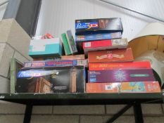 A mixed lot of jigsaw puzzles including 3D