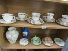 A mixed lot of china and pottery