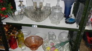 2 shelves of glassware including fruit bowls etc