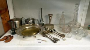 A mixed lot of silver plate,