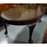 Good quality Cuban Mahogany Extendable Dining Table, oval ends, with ribbed borders, on cabriole