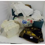 2 boxes of table linen, incl. table cloths, coloured napkins, a black and gold African table cloth