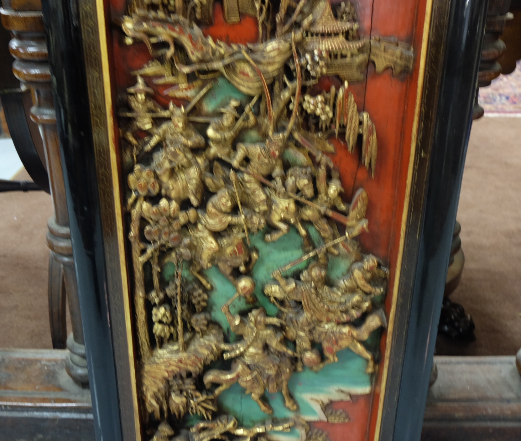 Carved Oriental Wall Plaque – gold painted raised figures of warriors on horseback, red - Image 2 of 3