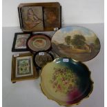 2 wall plates incl. 1 Minton (cracked) & 3 other wall pictures incl. a plated plaque, a Mongolian