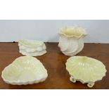 6 pieces of modern Belleek incl. a pair of vases (chip), 2 shell dishes, boat, bowl (6)