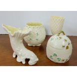 4 pieces 1950’s Belleek incl. shamrock pattern honey pot & bowl, conch vase & diamond vase (4)