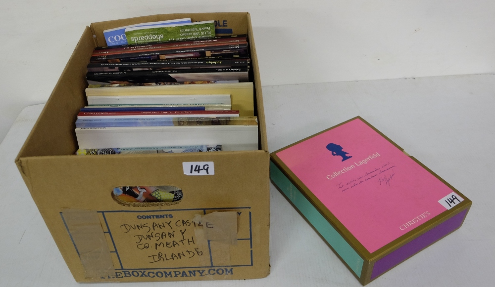 2 boxes of antique auction catalogues including 3 volumes "Collection Lagerfield", Art books etc