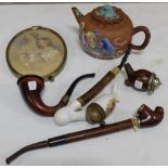 Family portrait in brass frame, Japanese terracotta teapot, 3 old tobacco pipes (5)