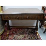 Edwardian Mahogany Sofa Table, a fine crossbanded top, over two apron drawers on end supports with