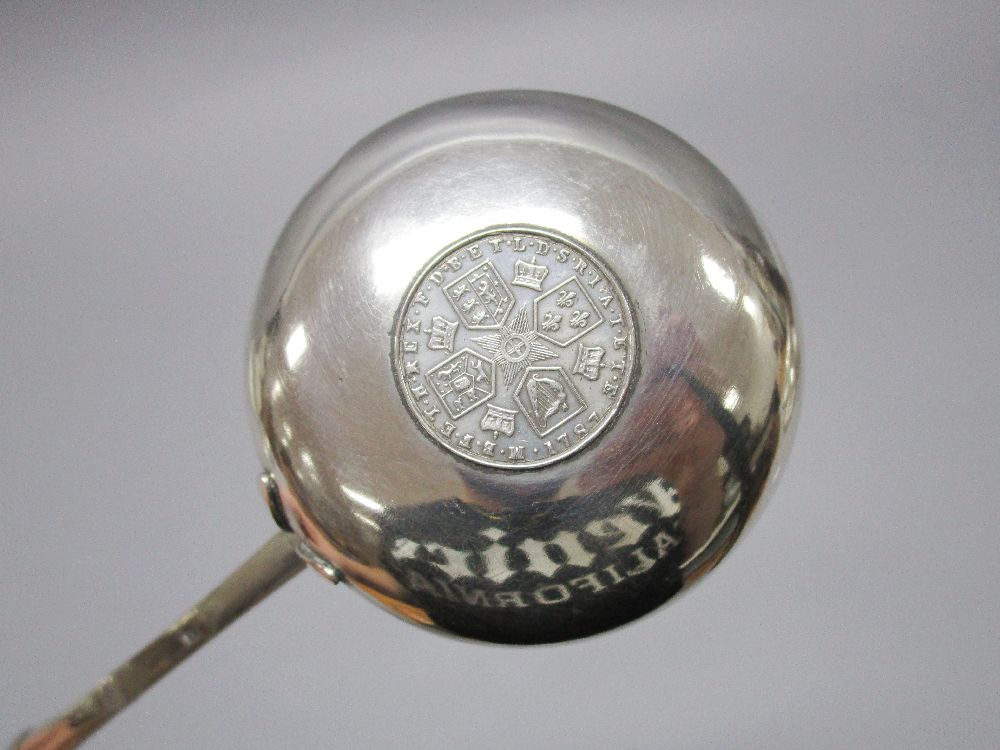 Georgian punch ladle with a sterling silver stem and bowl set with a coin inset bowl and a lignum - Bild 4 aus 4