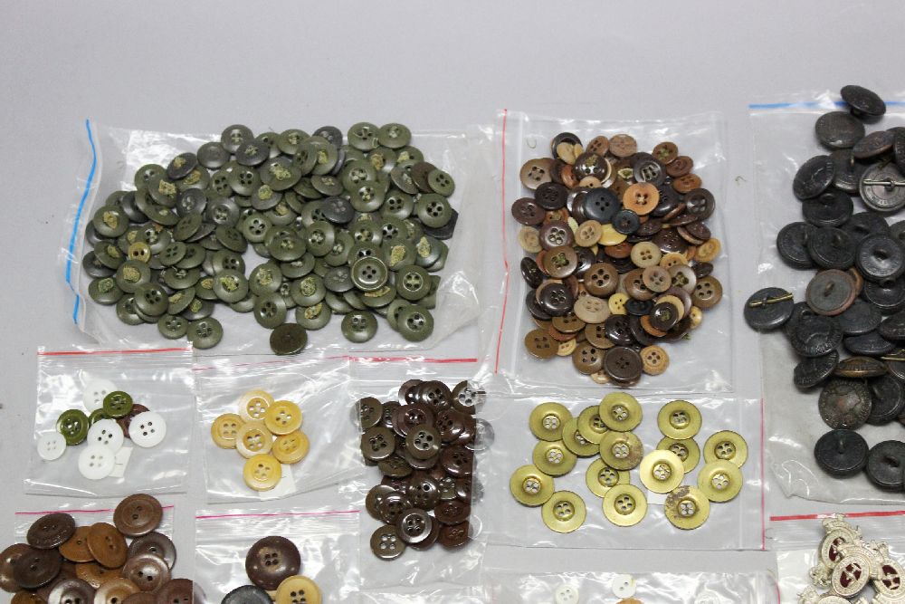 A fine group of Australian military buttons, etc. Over 500 items - Bild 5 aus 6