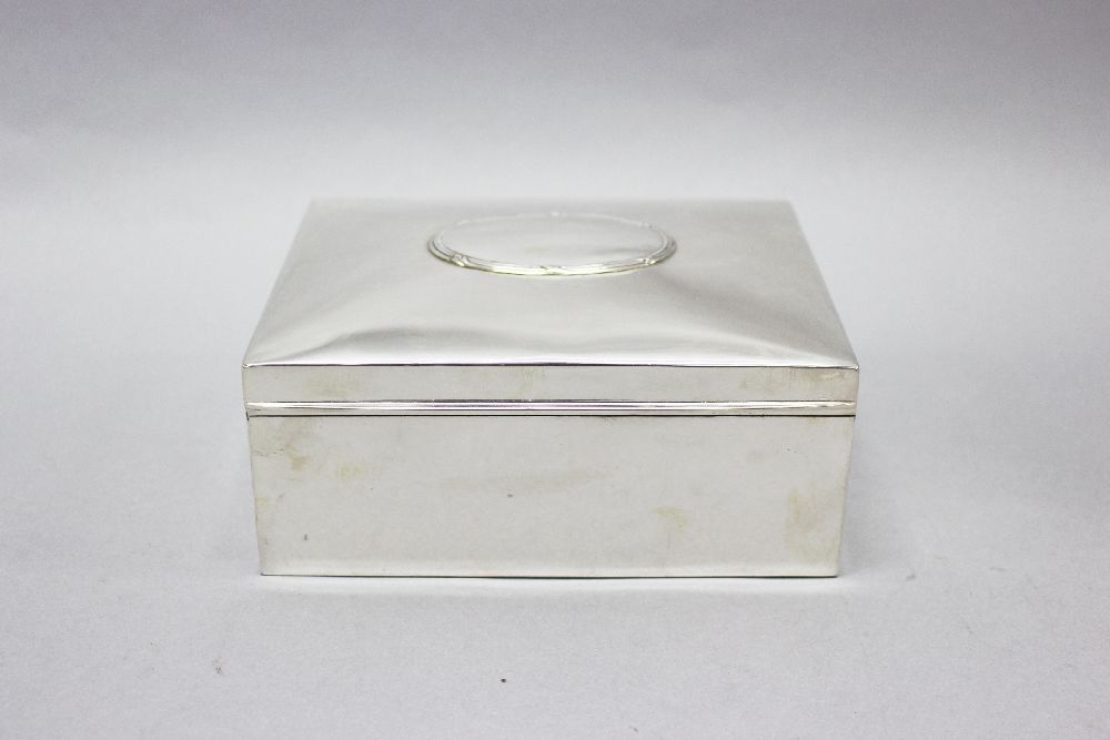 A large antique sterling silver box, with raised clean cartouche and bordered reed & ribbon - Image 2 of 5
