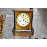 Antique French wooden case mantle clock, approx 25cm x 19cm