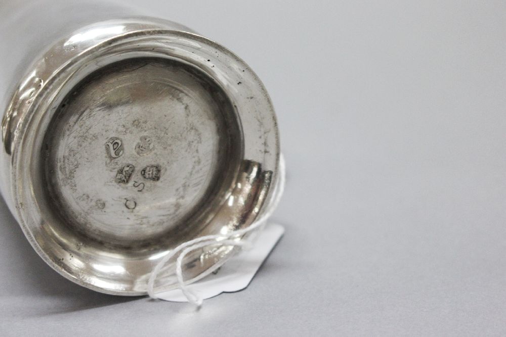 Early George II straight sided Childs mug, in sterling silver marked London 1736, FS in a heart , - Image 2 of 2