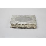 Victorian table snuff box in sterling silver by George Unite. With a repeat ivy decoration (