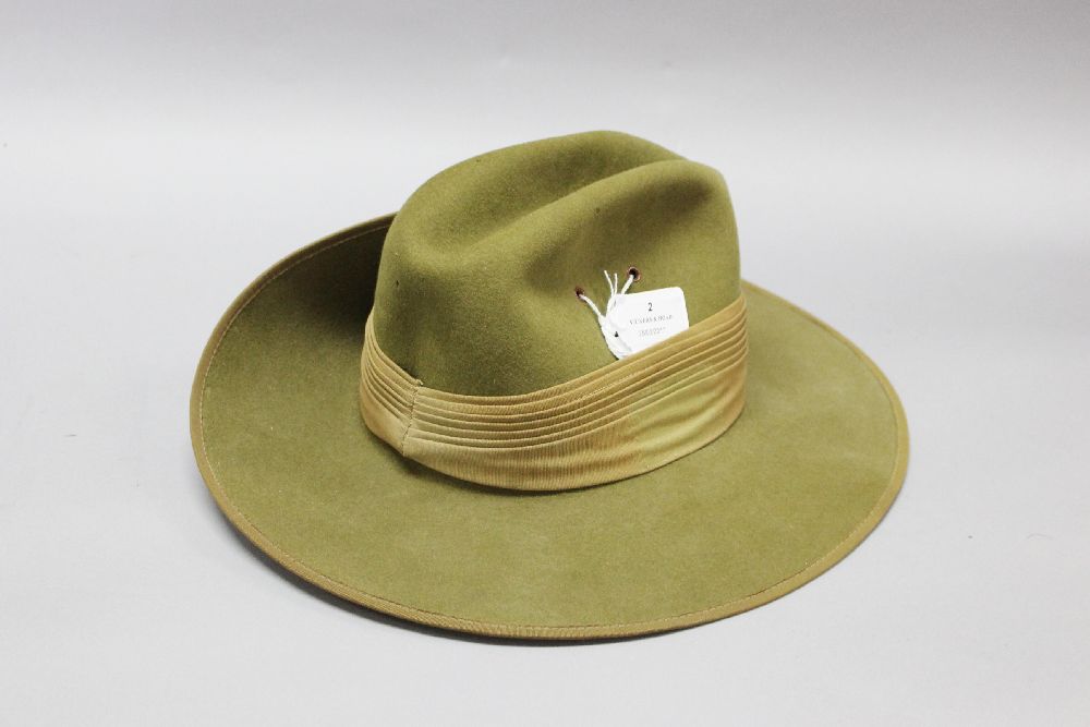 Choice Australian military WWII / WW2 era slouch hat by Hatcraft Pty. Ltd. Dated 1942, complete with - Bild 2 aus 5