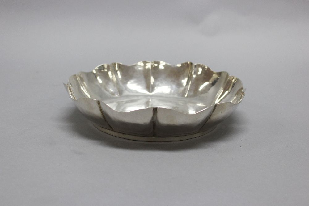 George I sterling silver dish, of scalloped fluted form and hammered body with a short collet foot - Image 2 of 3