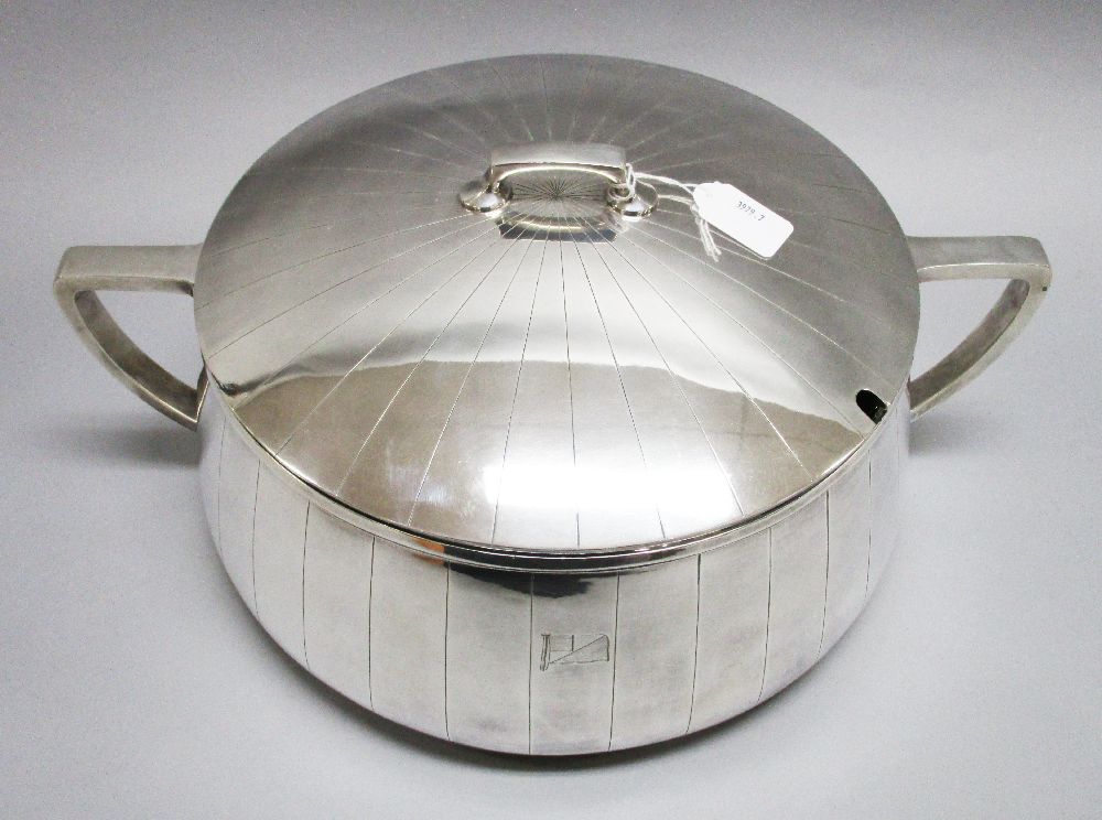 Large Art Deco twin handled lidded tureen, in silver plate and centrally crested with a sailing flag - Image 2 of 7