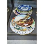 Collection of cabinet plates to include Royal Doulton, Oriental etc