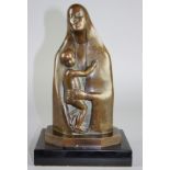 SCOTTI GIUSEPPE - Nato a Comiso (Ragusa) nel 1942. Scultura in bronzo raff. ''MADONNA CON BAMBINO''.