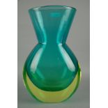 Vaso in vetro cristallo sommerso di Murano color verde e giallo. XX secolo. Mis. Alt. cm. 33 ca.