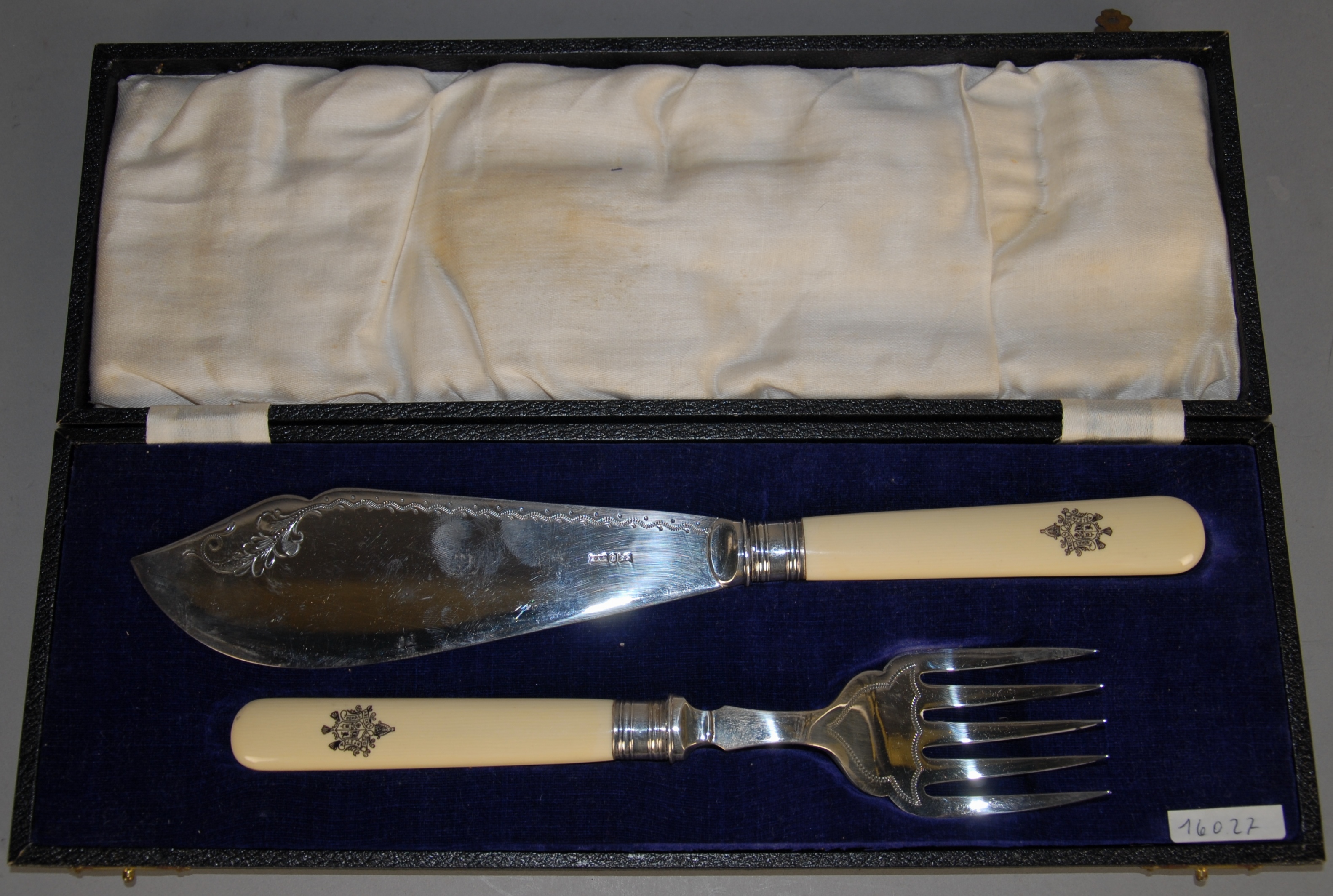 Set di posate da dolce in argento e avorio con stemma di Thomas Abecket Lodge n. 2754. In scatola
