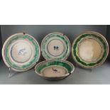 Quattro piatti in terracotta smaltata con decoro policromo sui toni del blu e del verde. XVIII