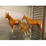 THREE BESWICK GLOSS PALOMINO HORSE AND FOALS WITH OUTSTRETCHED LEGS