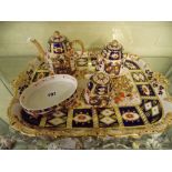 19TH CENTURY DAVENPORT ENGLISH IMARI PATTERNED TEA SERVICE ON TRAY