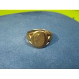 9CT GOLD GENTS SIGNET RING 4.