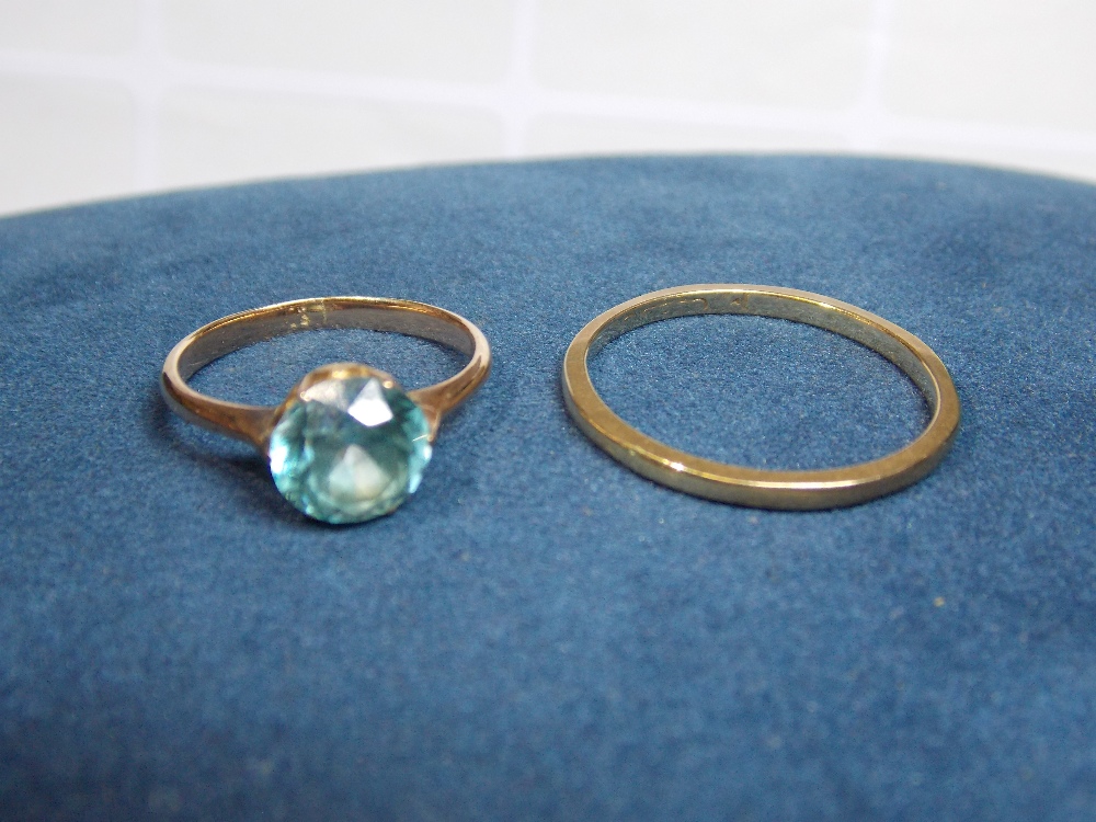 GOLD WEDDING BAND, HALLMARK RUBBED, AND A ROSE GOLD AND AQUA MARINE SOLITAIRE RING 3.