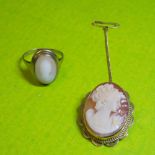 9CT GOLD MOUNTED CAMEO BROOCH AND A CONTINENTAL YELLOW METAL MOUNTED CAMEO RING STAMPED 333