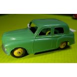 DINKY TOYS - HILLMAN MINX GREEN WITH YELLOW WHEELS