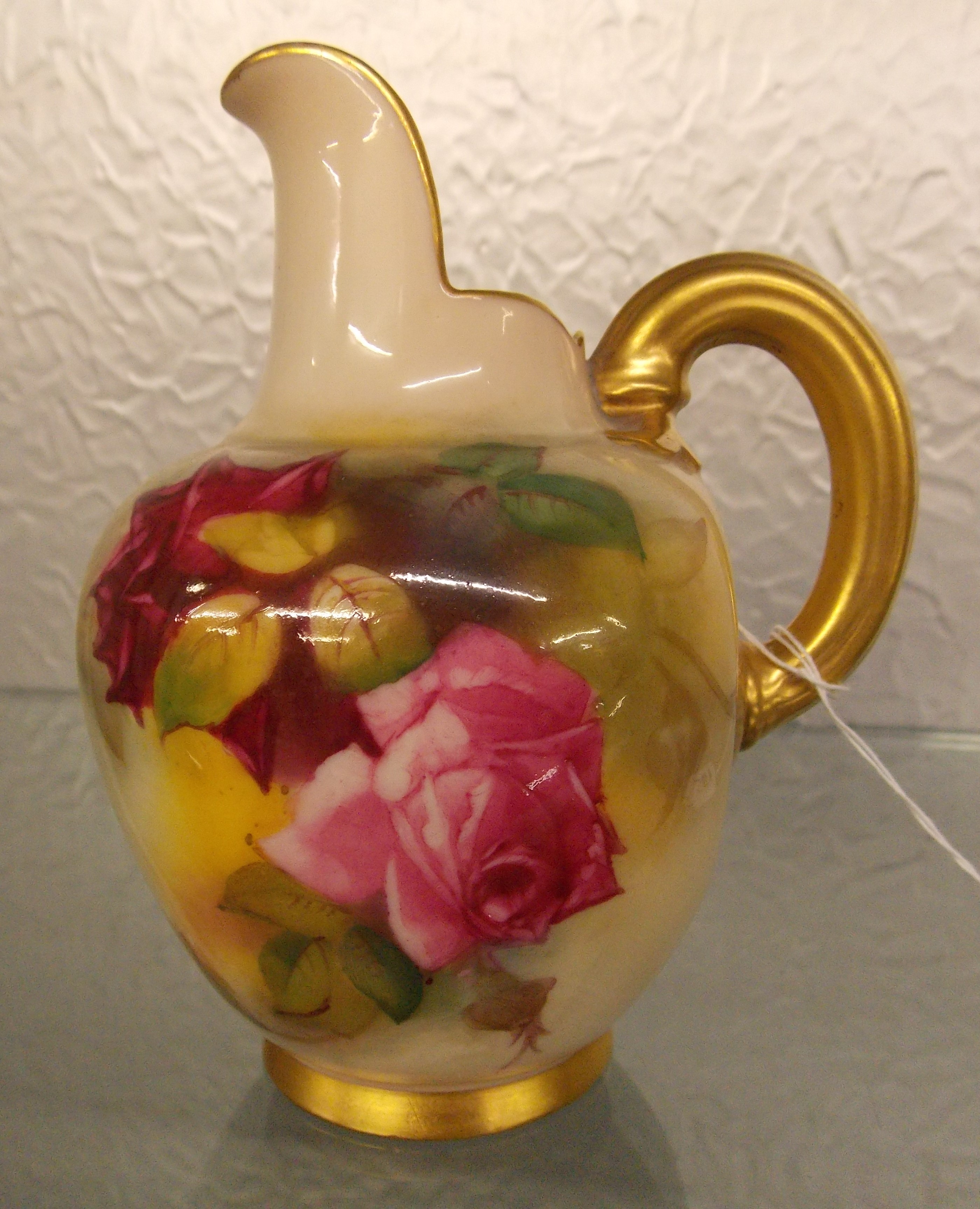 ROYAL WORCESTER FLAT BACKED ROSES JUG WITH GILT HANDLE PUCE MARK TO UNDERSIDE 1094,