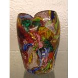 MID 20TH CENTURY MOTTLED GLASS LATTICINO TREFOIL VASE - HEIGHT 12CM