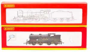 2 Hornby Railways Locomotives. A BR class B17/4 4-6-0 tender locomotive Sheffield Wednesday 61661 (