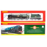 2 Hornby Railways BR rebuilt Merchant Navy class 4-6-2 tender locomotives. Elders Fyffes 35016 (