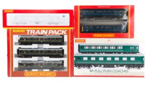 4 Hornby Railways items. A GWR diesel railcar No.34 (R2876) in chocolate and cream Express Parcels