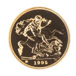 Elizabeth II AV £5 piece, 1995, with “U” beside date. Unc, in official Royal Mint plush case, with