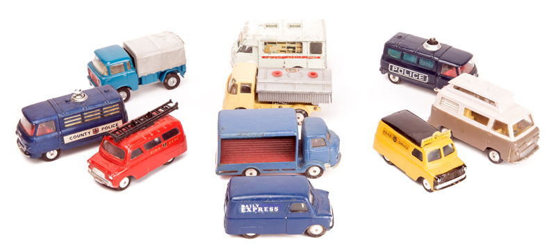 10 Corgi commercial vehicles. A Smith’s Karrier Mobile Shop. 2x Commer ¾ ton chassis; County