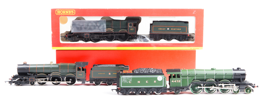 A small quantity of OO railway. A Hornby GWR King class 4-6-0 tender locomotive King Henry V11