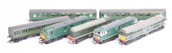 A good quantity of OO railways. 4 Hornby Dublo locomotives – West Country class Barnstaple 34005,