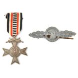 A Third Reich Luftwaffe Reconnaissance flying clasp, of grey metal with ribbed flat pin, GC (the