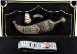 A modern Yemeni presentation jambiya, sealed in an imitation black velvet covered case with gilt and